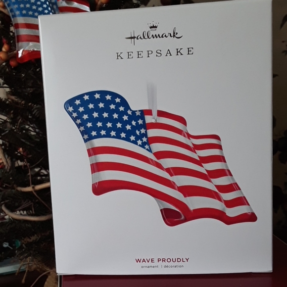 NIB Hallmark Keepsake American Flag Glass Ornament - Picture 2 of 14